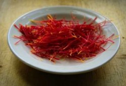 内蒙女子花16万买房，15年后获赔419万，卖家反悔：分我一半