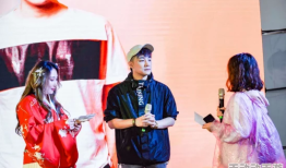 第四色五月天：探讨五月天乐队在音乐创作与演出中的多元风格及其对年轻一代的影响